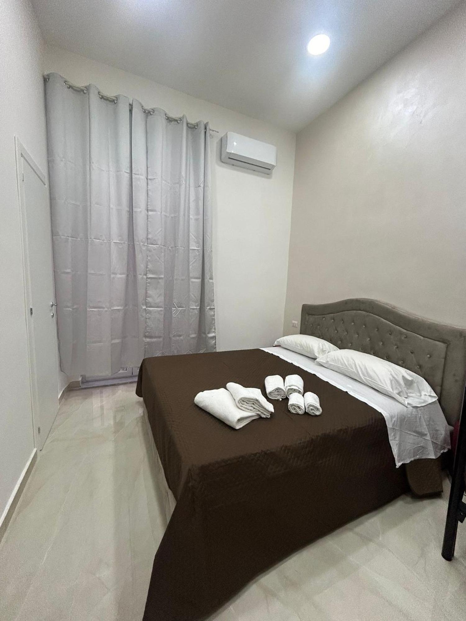 Luxury Rooms Carbonara 95 Neapel Exterior foto