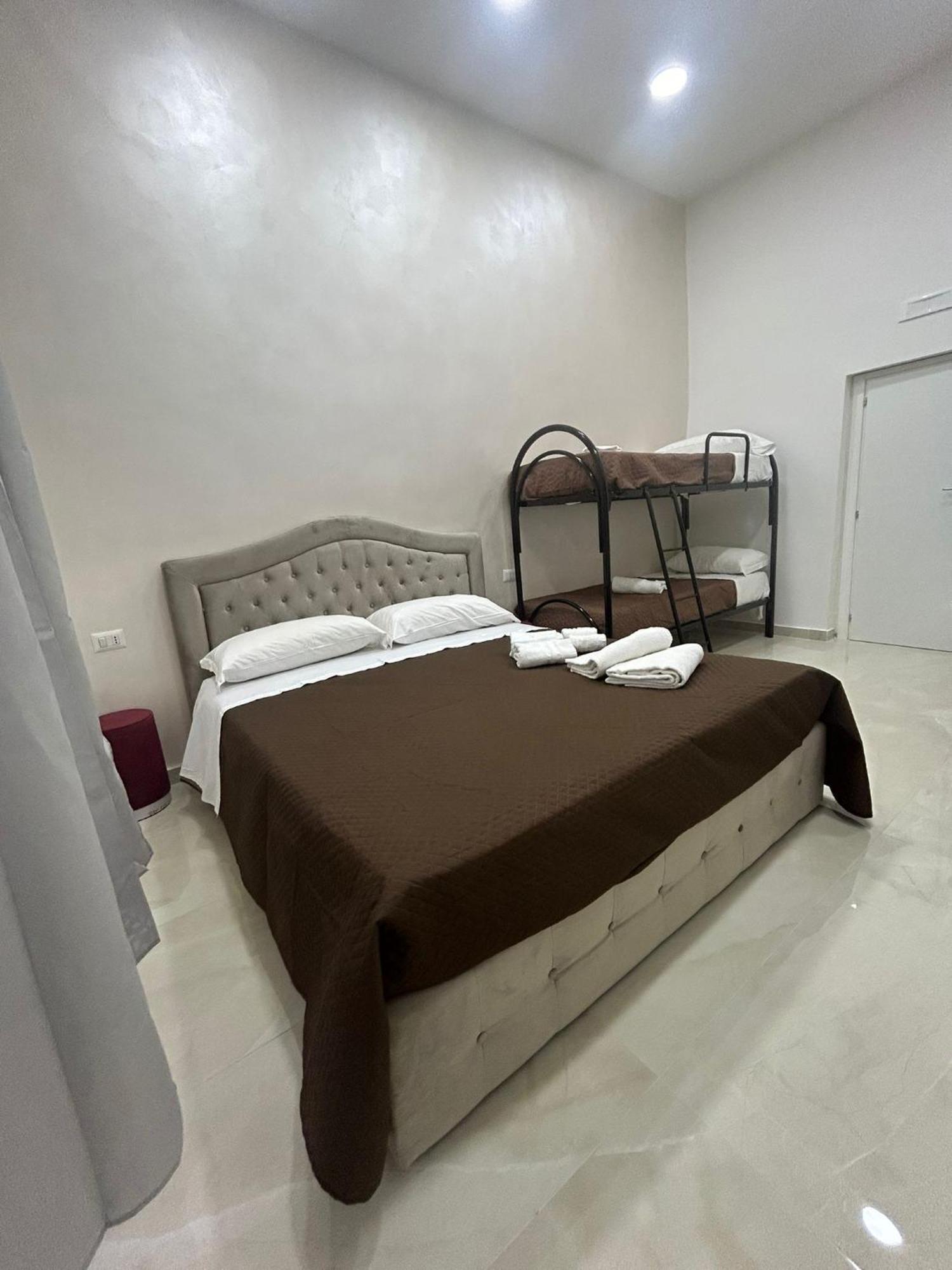 Luxury Rooms Carbonara 95 Neapel Exterior foto