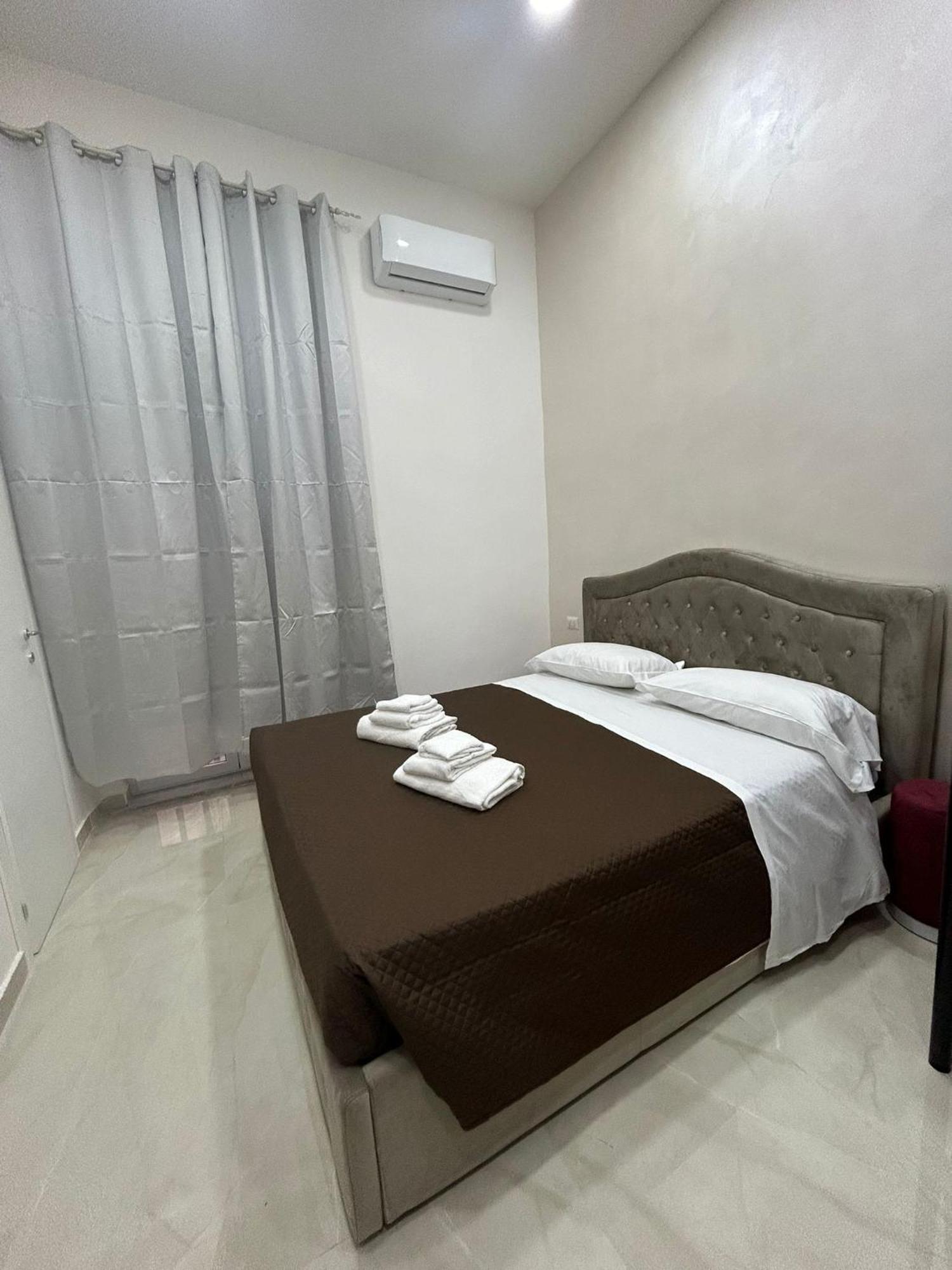Luxury Rooms Carbonara 95 Neapel Exterior foto